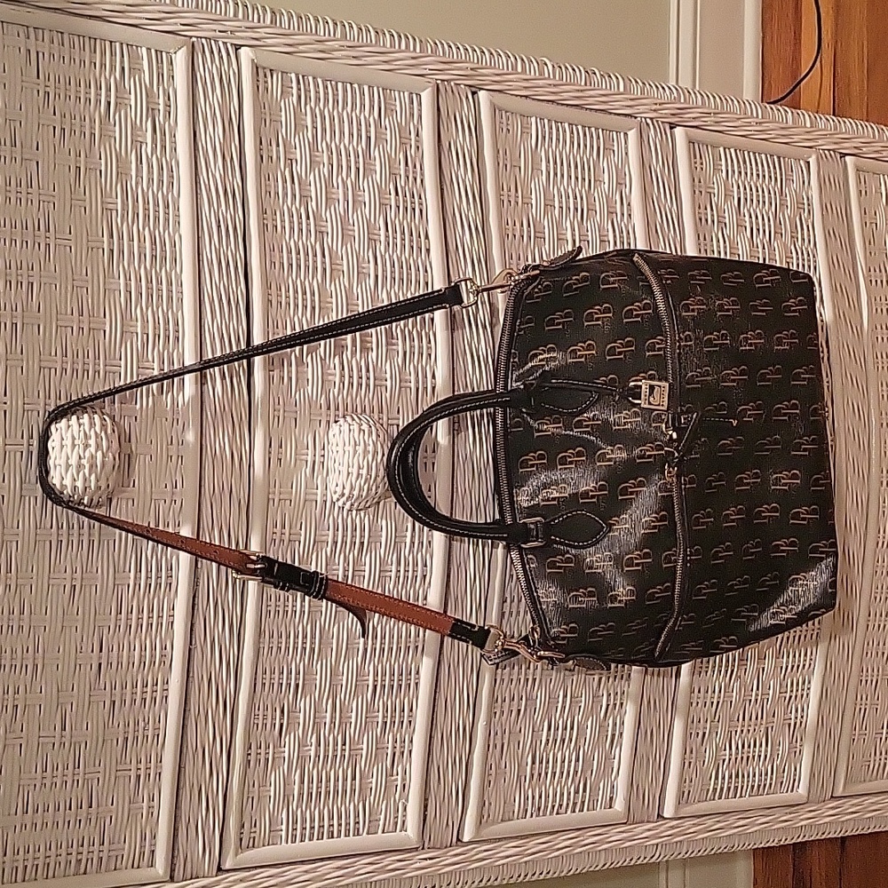 Dooney & Bourke black shoulder bag